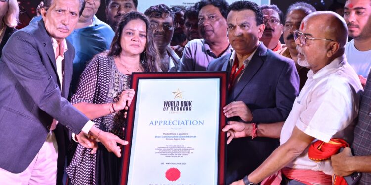 જાણીતા લોક ગાયિકા દર્શના વ્યાસ નું વર્લ્ડ બુક ઓફ રેકોર્ડ લંન્ડન દ્વારા સન્માન