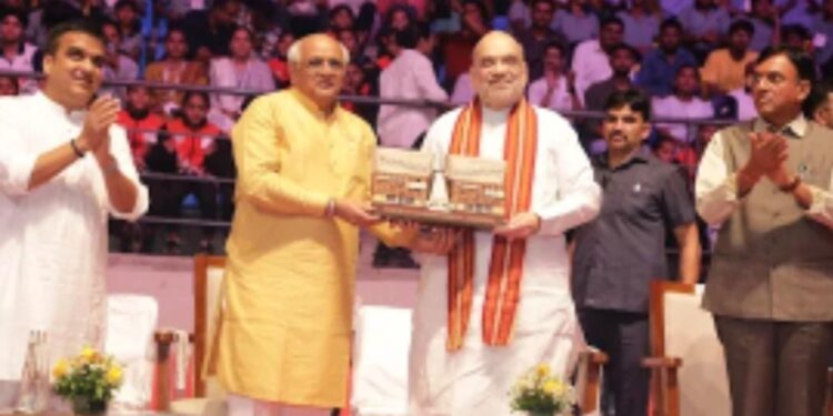 અમદાવાદ ખાતે કેન્દ્રીય ગૃહ અને સહકારિતા મંત્રીએ વીર સાવરકર સ્પોર્ટ્સ કૉમ્પ્લેક્સ રાષ્ટ્રને અર્પણ કર્…