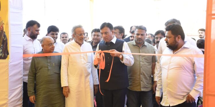 કેન્દ્રીય મંત્રી મનસુખભાઈ માંડવીયાએ પોરબંદર ચોપાટી ખાતે સખી મેળો-2025 નો શુભારંભ કરાવ્યો