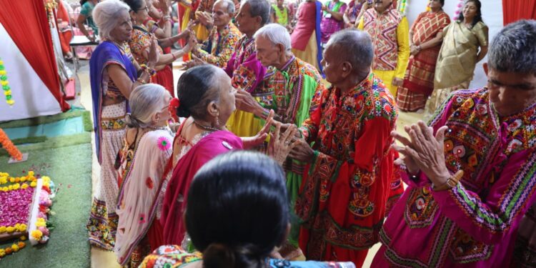 ભાવનગર શહેરના સરદારનગર ખાતે આવેલ ઓમ સેવા ધામ સંસ્થા ખાતે વડીલો માટે નવરાત્રિ મહોત્સવનું આયોજન કરવામા…