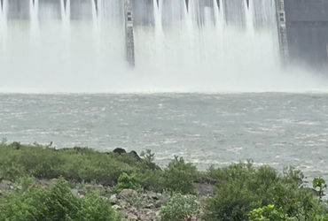 નર્મદા ડેમમાં પાણીની આવક ઘટતા પાંચ ગેટ બંધ કરી દેવાયા | Five gates closed due to decrease in water i…