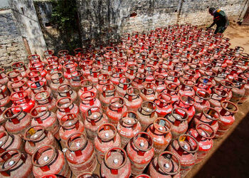 કોમર્શિયલ LPG સિલિન્ડરના ભાવમાં 51 રૂપિયાનો ઘટાડો, જાણો દિલ્હીથી મુંબઈ સુધીના લેટેસ્ટ રેટ | Commerci…