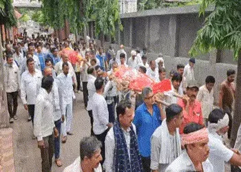 જામનગર: એક સાથે પિતા-બે પુત્રોની અર્થી ઉઠતાં ગામ હિબકે ચડ્યું, ગણેશ વિસર્જન સમયે ડૂબવાથી થયું હતું મ…