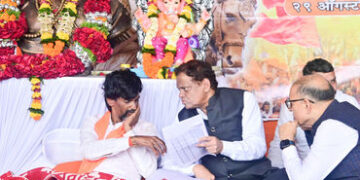‘માંગ નહીં સ્વીકારો તો 5 કરોડ મરાઠા મુંબઈ આવશે’, મહારાષ્ટ્રના CMને જરાંગેનું અલ્ટિમેટમ | /manoj jara…