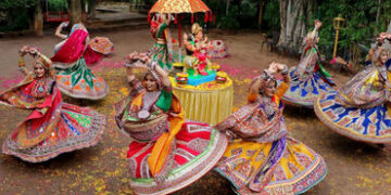 ચણિયાચોળીના રૂ.29 હજાર કરોડના એક્સપોર્ટ માર્કેટને ટ્રમ્પના ટેરિફનું ગ્રહણ, ગુજરાતનાં વેપારી-કારીગરોમ…