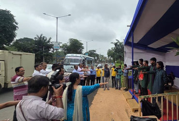 10 પ્લાસ્ટિકની બોટલ આપો અને એક સ્ટીલની બોટલ લઈ જાવ, અંબાજીને સ્વચ્છ રાખવા પદપાત્રીઓ માટે ખાસ ઑફર | a…