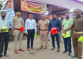 બાવળા આરટીઓ દ્વારા પદયાત્રીઓને રેડીયમ વાળા જેકેટનું વિતરણ કરાયું | bavla RTO distributed safety jeck…