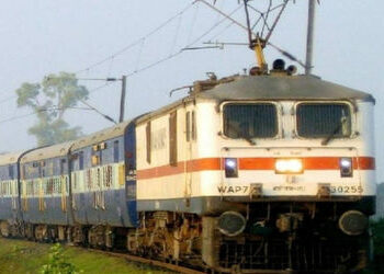 ટ્રેનમાં મફતની મુસાફરી કરતા 42,472 ખુદાબક્ષો પકડાયા