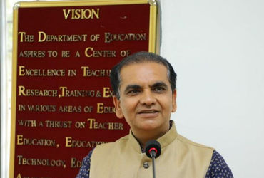 એમ એસ યુનિવર્સિટીના પ્રોફેસરે પૂર્વ વીસીને બદનામ કરતા પોલીસ ફરિયાદ | Former VC of MS university has …