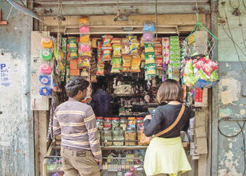 ગામડાઓ અને નાના શહેરોનો પ્રીમિયમ FMCG ઉત્પાદનોના વેચાણમાં 42% હિસ્સો | Villages and small towns acco…