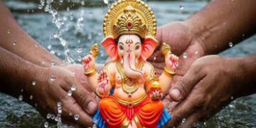 ગણેશ વિસર્જન યાત્રામાં રોડ પર બોમ્બ નહીં ફોડવાનું કહેતા હુમલો | Vadodara: Attack on road during Gane…