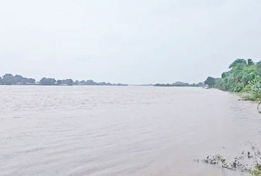 મહી, વાત્રક અને સાબરમતીમાં પૂરની સ્થિતિ : ખેડામાં 1500 લોકોનું સ્થળાંતર | Flood situation in Mahi Va…