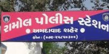 આયુષ્યમાન કાર્ડ બનાવવાનું કૌભાંડ, ખોટી આવકના ૪૦ દાખલા બનાવ્યા | Ekkewe police non Ramol ra registeri…