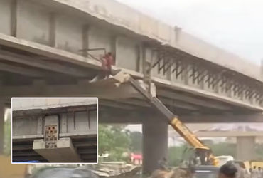 અમદાવાદના SG હાઇવે પર નિર્માણાધીન ફ્લાયઓવર પરથી પાઇપનો ટુકડો પડતાં બેને ઈજા | ahmedabad flyover coll…