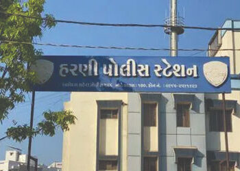વડોદરાના VIP રોડ પર યુવતી કારમાં બેસતા જ ગન બતાવી યુવકે કહ્યું, મેં મર્ડર કર્યું છે, મને આગળ છોડી દે…