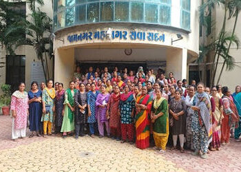 જામનગર મહાનગરપાલિકાની કચેરીના પટાંગણમાં આશા વર્કર બહેનોના સુત્રોચ્ચાર : આરોગ્ય અધિકારીને આવેદન આપ્યુ…