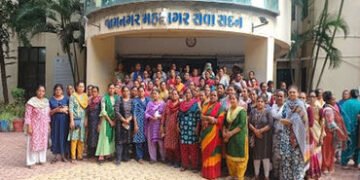 જામનગર મહાનગરપાલિકાની કચેરીના પટાંગણમાં આશા વર્કર બહેનોના સુત્રોચ્ચાર : આરોગ્ય અધિકારીને આવેદન આપ્યુ…