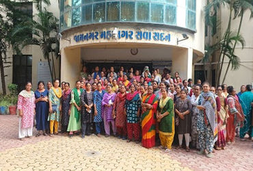 જામનગર મહાનગરપાલિકાની કચેરીના પટાંગણમાં આશા વર્કર બહેનોના સુત્રોચ્ચાર : આરોગ્ય અધિકારીને આવેદન આપ્યુ…