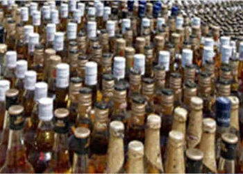 બાવળા નજીક 2 ગાડીમાંથી 6.46 લાખનો દારૂ ઝડપાયો | Liquor worth Rs 6 46 lakh seized from 2 vehicles nea…