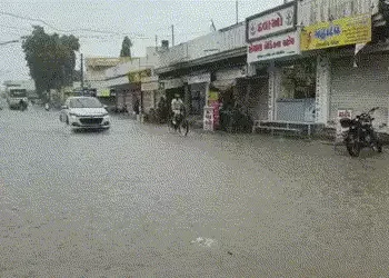 અમરેલીમાં સતત ત્રીજા દિવસે મેઘમહેર યથાવત, ખેડૂતોમાં ખુશી અને શહેરમાં જળબંબાકારની સ્થિતિ | Rain in Am…