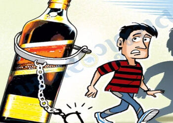 એક જ બુટલેગરનો બે સ્થળેથી 9.55 લાખના દારૂ સાથે સાગરિત ઝડપાયો | A single bootlegger was caught with l…