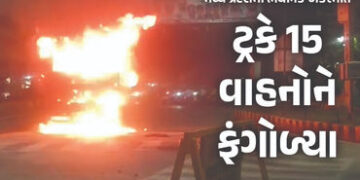 VIDEO : મધ્યપ્રદેશમાં ટ્રકે 15 વાહનોને ફંગોળ્યા, બેના મોત, અનેકને ઈજા, લોકોએ ટ્રકને સળગાવી | Indore …