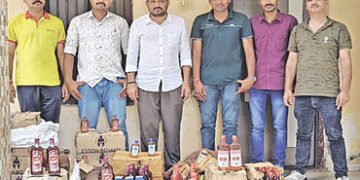 તલવણી ગામે રહેણાંક મકાનમાંથી રૃા.2.76 લાખનો દારૃ ઝડપાયો | Liquor worth Rs 2 76 lakh seized from a re…