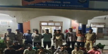 ભોજવા ગામમાં રૃા. 1.60 લાખની રોકડ સાથે ૧૫ જુગારીઓ ઝડપાયા | 15 gamblers caught with Rs 1 60 lakh cash…