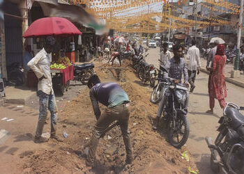 હળવદ શહેરમાં તહેવાર ટાણે ખોદકામથી લોકોને હાલાકી | People are suffering due to excavation during the …