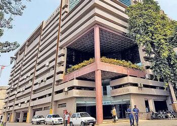 અમદાવાદમાં દંપતીનો જીવ લીધા બાદ જાગી AMC, વીજપોલ પર ખુલ્લા વાયર દેખાશે એજન્સીને આકરો દંડ | AMC heavy…