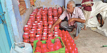 નવલી નવરાત્રી દરમ્યાન માતાજીના માટીના ગરબાનું સ્થાપનનું મહત્વ હજુય અકબંધ | importance of installing …