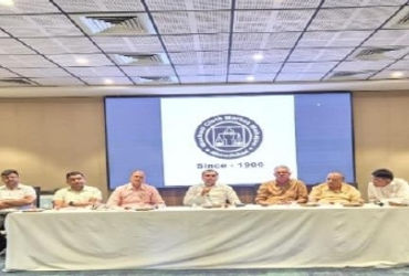 ક્લોથ માર્કેટ વિંગને મળતી અરજીની કામગીરી ઝડપી કરવા સુચના આપી | EOW officers organized meeting with n…