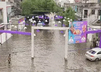 VIDEO: નવરાત્રિના બે દિવસ પહેલા જ વડોદરામાં વરસાદી આફત, ગરબા ગ્રાઉન્ડ્સમાં પાણી ભરાયા | Garba ground…