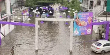 VIDEO: નવરાત્રિના બે દિવસ પહેલા જ વડોદરામાં વરસાદી આફત, ગરબા ગ્રાઉન્ડ્સમાં પાણી ભરાયા | Garba ground…