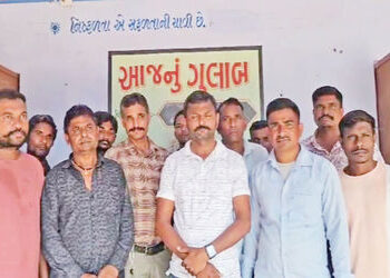 મહેમદાવાદના રોહિસ્સા પ્રા.શાળામાં શિક્ષકોના વિખવાદ મામલે તાળાબંધી | Lockdown in Rohissa Primary Scho…