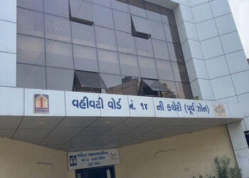 વડોદરાના ચાંપાનેર દરવાજા પાસે ગટર ઉભરાવાની સમસ્યાથી રહીશો પરેશાન | People will be troubled by the pr…