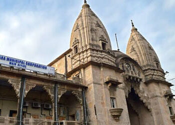 બાપોદના વ્રજરજ કોમ્પ્લેક્ષમાં કોમર્શિયલ પ્રવૃત્તિથી રહીશોમાં રોષ | Residents angered by commercial a…