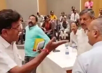 વડોદરા જિલ્લા પંચાયતની જનરલ બોર્ડ મીટિંગમાં ઉગ્ર ટપાટપી..બજેટના 7 કરોડના કામો થયા જ નથી | Fierce bra…