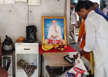 સુરતની સિવિલ હૉસ્પિટલ ફરી વિવાદમાં, આસારામના ફોટા સાથે આરતી કરતાં વિવાદ | surat hospital asaram phot…