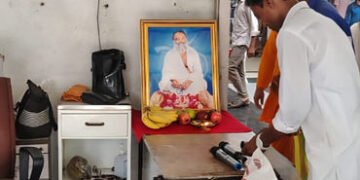 સુરતની સિવિલ હૉસ્પિટલ ફરી વિવાદમાં, આસારામના ફોટા સાથે આરતી કરતાં વિવાદ | surat hospital asaram phot…