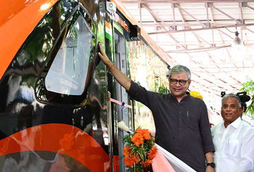 દેશની પ્રથમ વંદે ભારત સ્લીપર ટ્રેન તૈયાર: જુઓ અંદર કેવી હશે સુવિધાઓ અને ક્યારે શરૂ થશે | vande bhara…