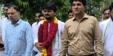જામીન બાદ ચૈતર વસાવા જેલમાંથી મુક્ત, AAP નેતા અને સમર્થકોએ ઢોલ-નગારા સાથે કર્યું સ્વાગત | chaitar va…
