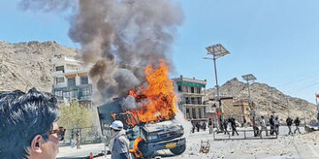 લદ્દાખમાં હિંસક આંદોલન: ચારનાં મોત, 70 ઘાયલ | Violent agitation in Ladakh: Four dead 70 injured