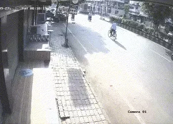 અમદાવાદમાં કાર ચાલકે સાઈકલ પર જતાં આધેડને ફંગોળી નાખ્યા, દ્રશ્ય જોઈ હચમચી જશો | Shocking Accident in…