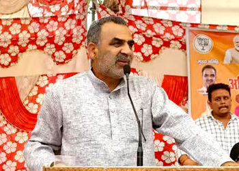 પોલીસે ગાડીઓની બ્લેક ફિલ્મ ઉતારતા ભાજપના દિગ્ગજ નેતા ભડક્યા, કહ્યું- પહેલા તમારી કાર જુઓ | bjp leade…