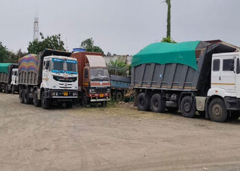 સાયલા હાઇવે પર ઓવરલોડ ભરેલા 5 ડમ્પર ઝડપાયા | Five overloaded dumpers caught on Sayla Highway