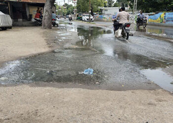 ધોળકા પાલિકા નજીક સંતોકબા હોસ્પિટલ સામે ગટરના દૂષિત પાણી ફરી વળ્યા | Contaminated sewage water overf…
