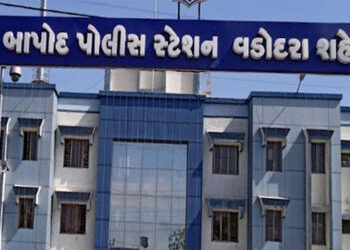 વડોદરામાં ગરબા ગ્રાઉન્ડમાંથી મહિલાના ગળામાંથી સોનાનો અછોડો તૂટ્યો | Gold necklace snatch from woman’…