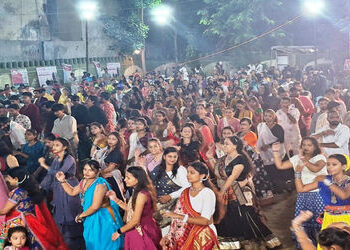 ગ્રામ્ય અને શહેરી વિસ્તારોમાં મોડી રાત સુધી ખેલૈયાઓએ ગરબે ઘુમ્યા | Players danced in rural and urban…