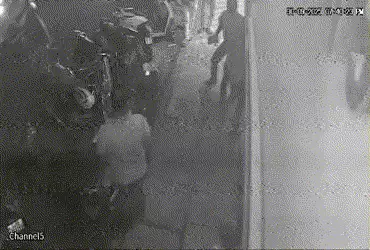 વડોદરાના રાવપુરા વિસ્તારમાં અગાઉના ઝઘડાની અદાવતે બે શખ્સોનો યુવક ઉપર ચાકુ વડે હુમલો | 2 men attacked…